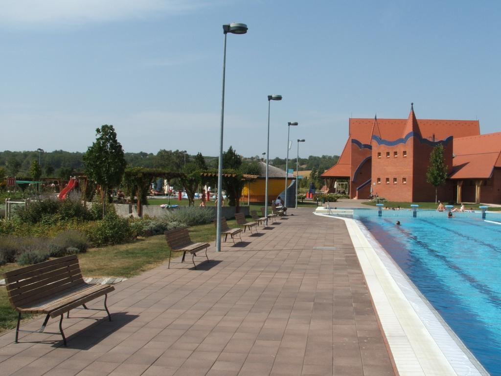 Kis Teniszhaz Ordacsehi Exterior photo